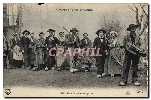 Cartes postales Folklore L'Auvergne Pittoresque une noce Auvergnate