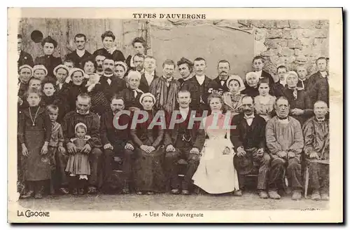 Cartes postales Folklore Types d'Auvergne une noce Auvergnate Mariage