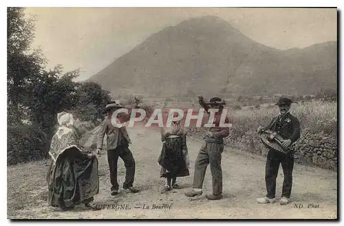 Cartes postales Folklore Auvergne la bourree