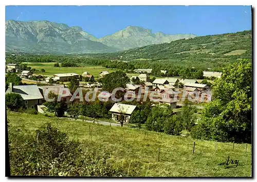 Cartes postales La Plaine de Chabatte Vue generale au fond les Montagnes du Devoluy