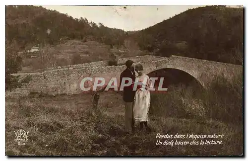 Cartes postales Perdus dans l'exquise nature Femme