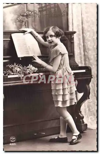 Cartes postales Enfant Piano