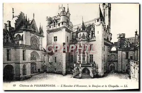 Cartes postales Chateau de Pierrefonds L'Escalier d'Honneur le Donjon et la Chapelle