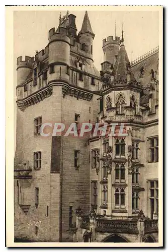 Ansichtskarte AK Chateau de Pierrefonds Oise Le Donjon et l'Escalier d'Honneur