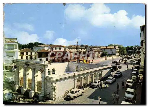 Cartes postales moderne Dax Landes Vue plongeante sur la Fontaine d'Eau Chaude Automobile