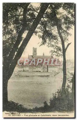 Cartes postales Nevers Vue generale et Cathedrale dans les acacias