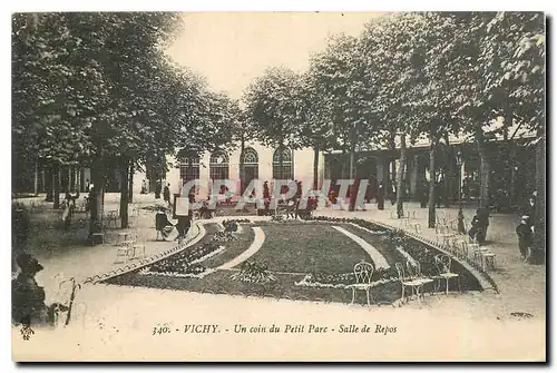 Cartes postales Vichy Un coin du Petit Parc Salle de Repos