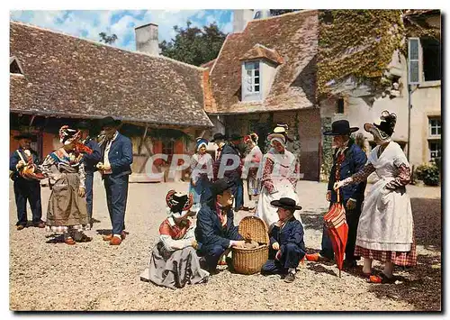 Cartes postales moderne Folklore Bourbonnais Societe des Baladins Bourbonnais a Moulins Depart pour le marche