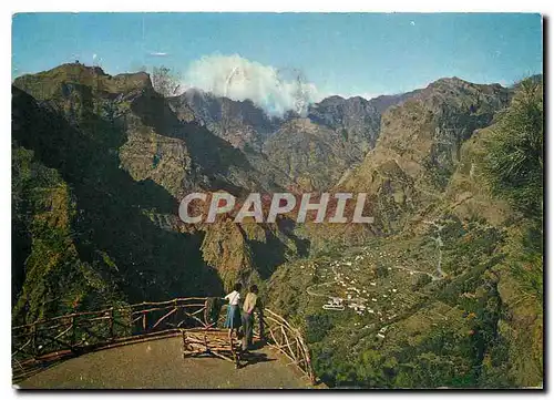 Cartes postales moderne Madeira Vue sur la vallee et le village de Curral das Freiras