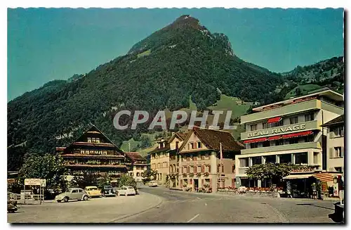 Cartes postales moderne Gersau am Vierwaldstattersee Autofahreplatz mit Gerbehaus