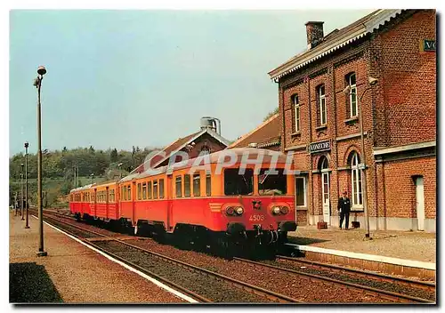 Cartes postales moderne Les autorails 4503 et 4504 encadrant la remorque *