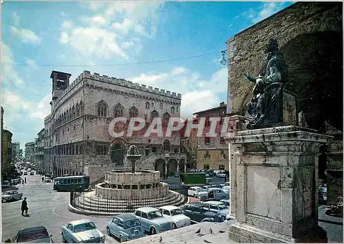 Cartes postales moderne Perugia Hotel de Ville et Fontaine Majeure