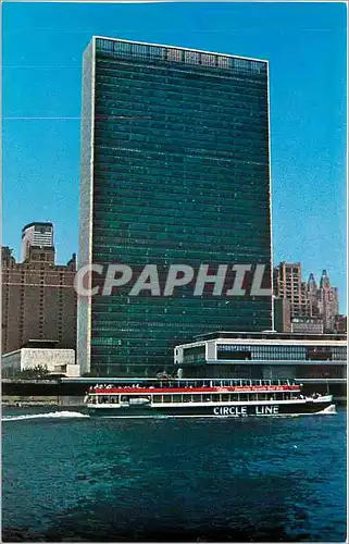 Cartes postales moderne East River view showing a Circle Line yacht with the United Nations Headquarters in the backgrou