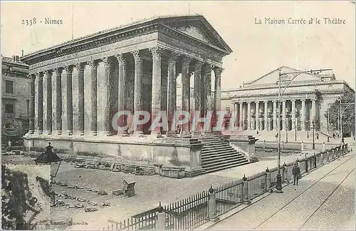 Cartes postales Nimes La Maison Carree le Theatre