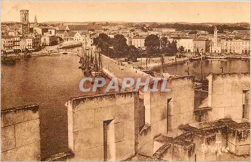 Cartes postales LA ROCHELLE-De la Tour Saint-Nicolas(XIVes)  le Port d'echouage et le Bassin Interieur