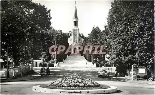 Cartes postales moderne Station Thermale de Bagnoles-deL'Orne  -  Eglise du sacre-C�ur