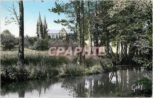 Cartes postales moderne Pontmain Mayenne L'Etang et la Basilique