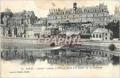 Cartes postales Laval Le vieux Chateau le Palais de Justice et le Clocher de la Cathedrale