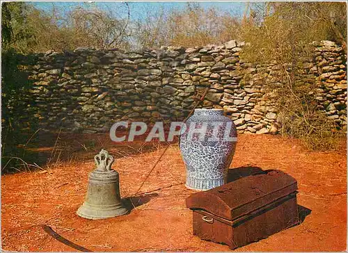 Cartes postales moderne Madagascar Tombeaux dans le Sud