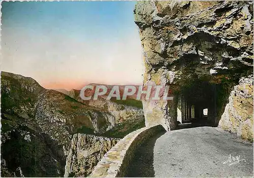 Cartes postales moderne Les Gorges Pittoresques du Verdon Corniche Sublime Le Tunnel