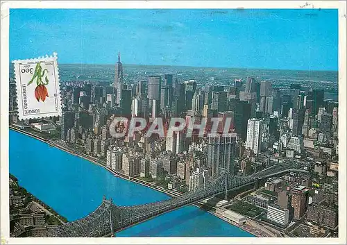 Cartes postales moderne New York City looking southwest with the Queensboro Bridge in the foreground