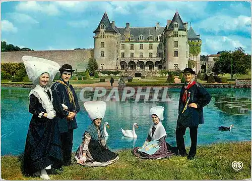 Cartes postales moderne Les Bategails de Saintonge Saint Romain de Benet Scene champetre au pied du chateau de la Rochec