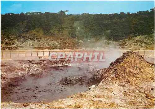 Cartes postales moderne Pozzuoli Solfatara Une vue de la Zone en activite