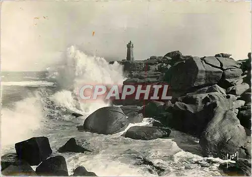 Cartes postales moderne Ploumanach en Perros Guirec Cotes du Nord La Tempete a l'assaut du Phare