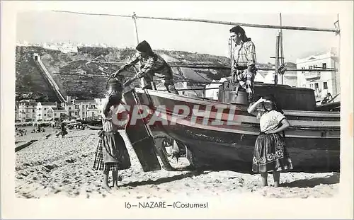 Cartes postales moderne Nazare Costumes Bateau Peche Folklore