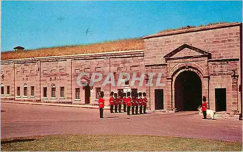 Cartes postales moderne Canada Quebec The Changing of the Guard at the entrance to The Citadel