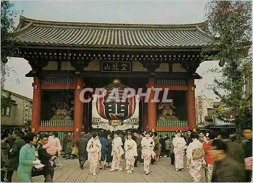 Cartes postales moderne Kaminarimon Asakusa depicts a Typical Japanese Atmosphere