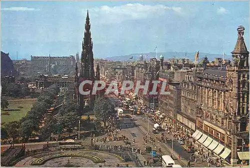 Cartes postales moderne A Pipe Band in Princes Street Edinburgh