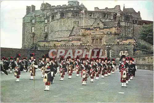 Cartes postales moderne The Castle Edinburgh The Pipe Band Militaria