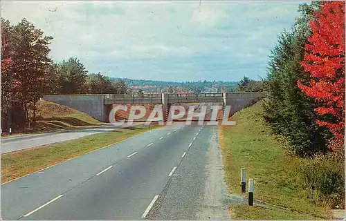 Cartes postales moderne A Modern super highway thru the grandeur of autumn