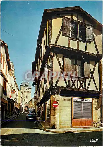 Cartes postales moderne St Jean d'Angely (Charente Maritime) Maison du XVe et la Tour de l'Horloge