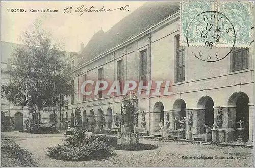 Cartes postales Troyes Cour du Musee