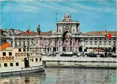 Cartes postales moderne Lisbonne Place du Commerce Bateau