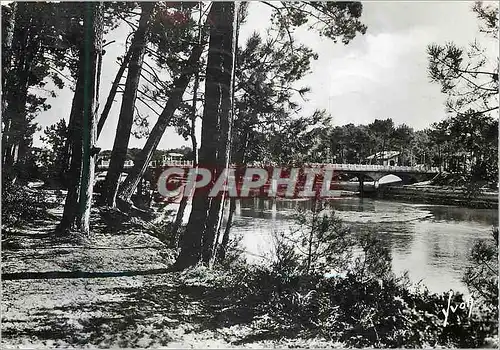 Cartes postales moderne Hossegor (Landes) La Passerelle et les Bords du Lac Marin