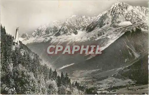 Cartes postales moderne Les Houches (Hte Savoie) Le Christ Roi et le Chaine du Mont Blanc