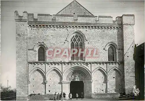 Cartes postales moderne Cunault (M et L) Facade de l'Eglise