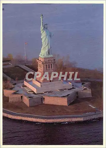 Cartes postales moderne Statue of Liberty Skyline View