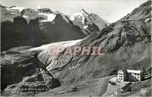 Cartes postales moderne Glocknerhaus 2132 m des O A V mit Grossglockner 3798 m