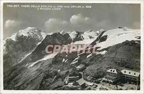 Cartes postales moderne Passo Dello Stelvio m 2760 verso Ortles m 3905 e Rifugio Livrio