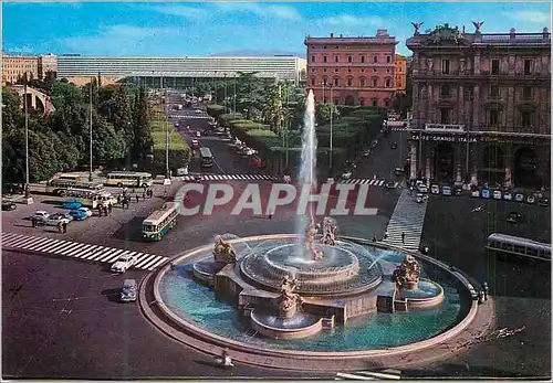 Cartes postales moderne Place de L'Exedre Aux deux Cotes nous voyons deux Grands Edifices et au milieu la Suerbe Fontain