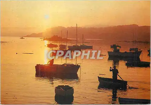 Cartes postales moderne En Route pour Peche au Lever du Jour Bateaux de peche