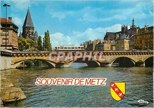 Cartes postales moderne Souvenir de Metz (Moselle) La Cathedrale St Etienne Le Temple Neuf sur les Bords de la Moselle