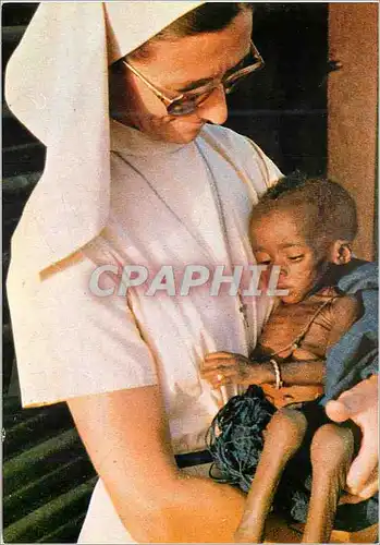 Cartes postales moderne Boulsa (Haute Volta) Au Centre de Recuperation dans les bras de Soeur Lucienne Dadone un enfant