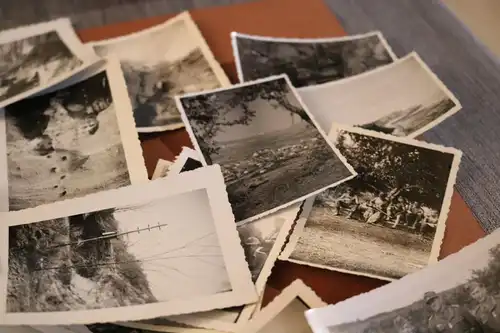 tolles Konvolut eines Soldaten - 70 Fotos - Griechenland u. Westfront Höhlenbau?