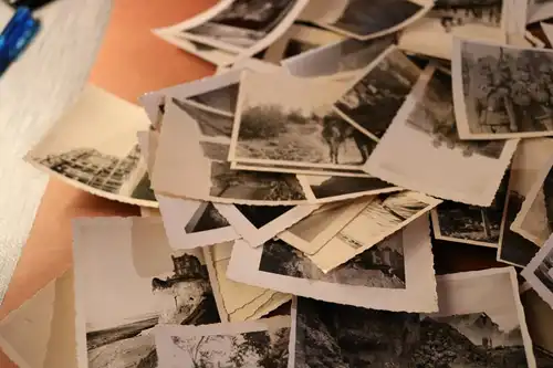 tolles Konvolut eines Soldaten - 70 Fotos - Griechenland u. Westfront Höhlenbau?