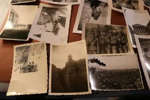 tolles Konvolut eines Soldaten - 70 Fotos - Griechenland u. Westfront Höhlenbau?